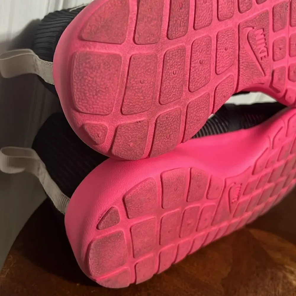 🔥🔥 NIKE ROSHE ONE FLIGHT WEIGHT GS BLACK PINK SHOES‎ Girls Sz 6.5Y 705486 002